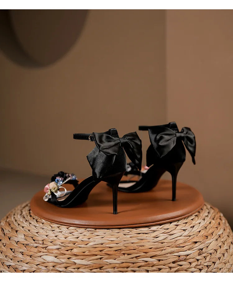 Escarpins à bout ouvert en satin pour femmes