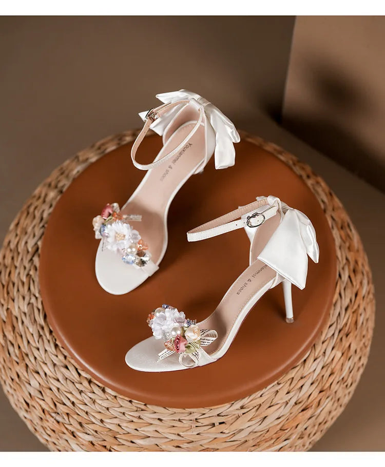 Escarpins à bout ouvert en satin pour femmes