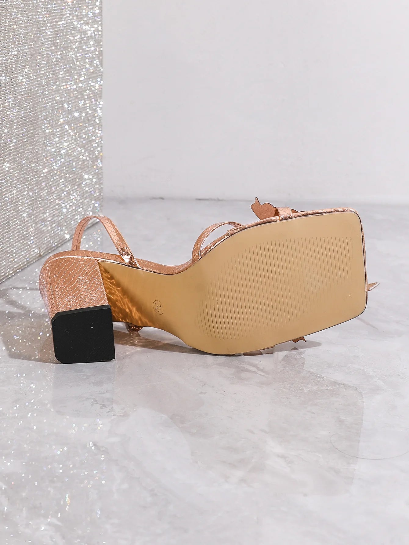 Nouvelles sandales à talons de qualité pour femmes