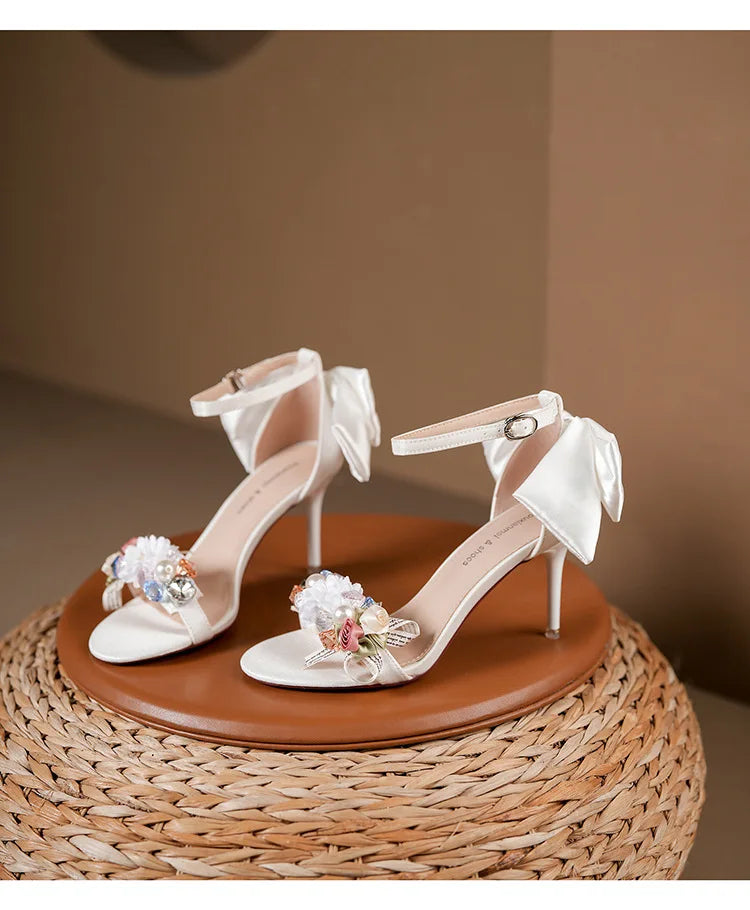 Escarpins à bout ouvert en satin pour femmes