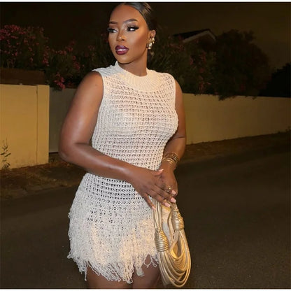 Robe courte élégante en tricot à pompons ajourés pour femme