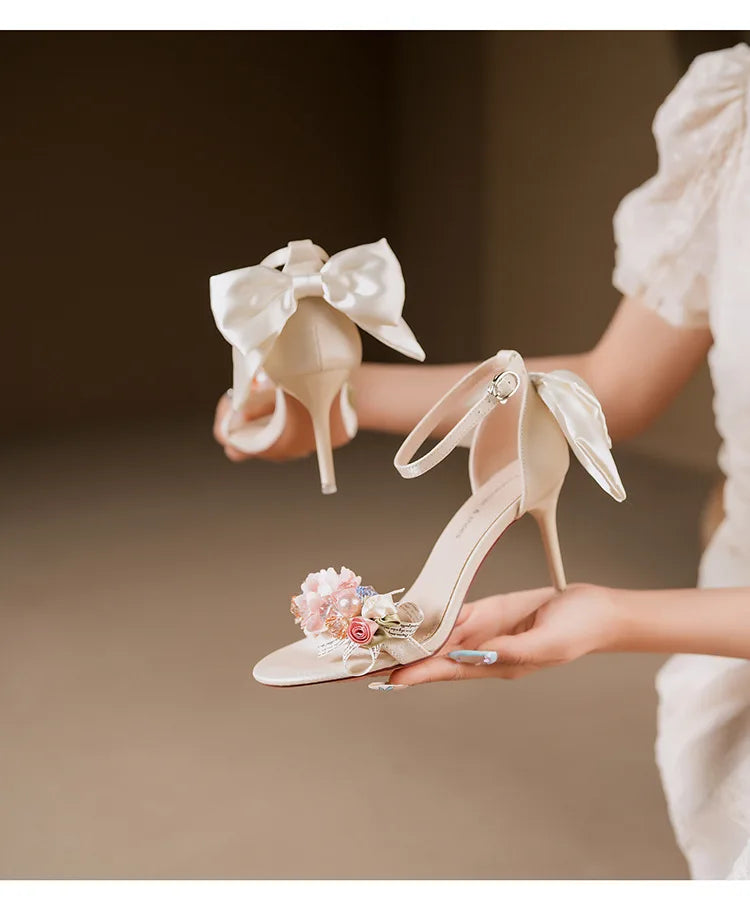 Escarpins à bout ouvert en satin pour femmes