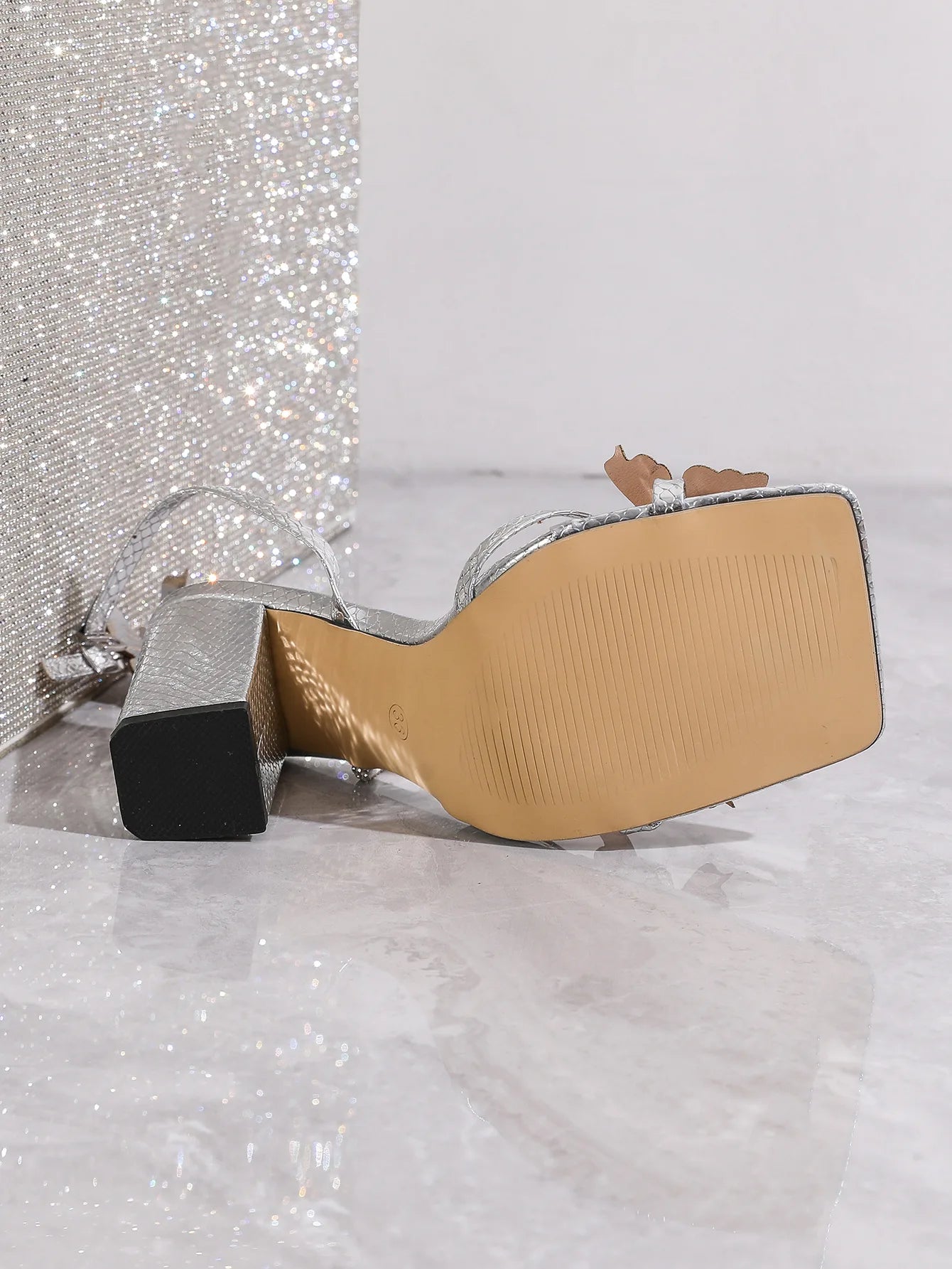 Nouvelles sandales à talons de qualité pour femmes