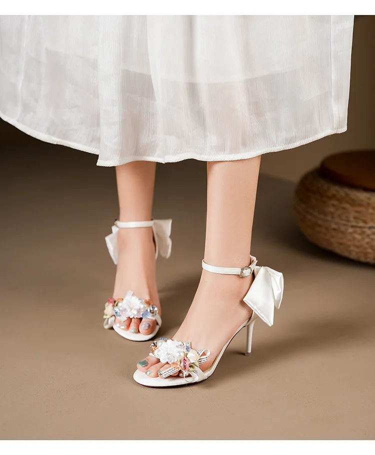 Escarpins à bout ouvert en satin pour femmes