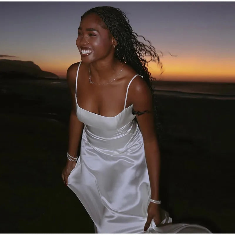 Robe longue élégante à lacets