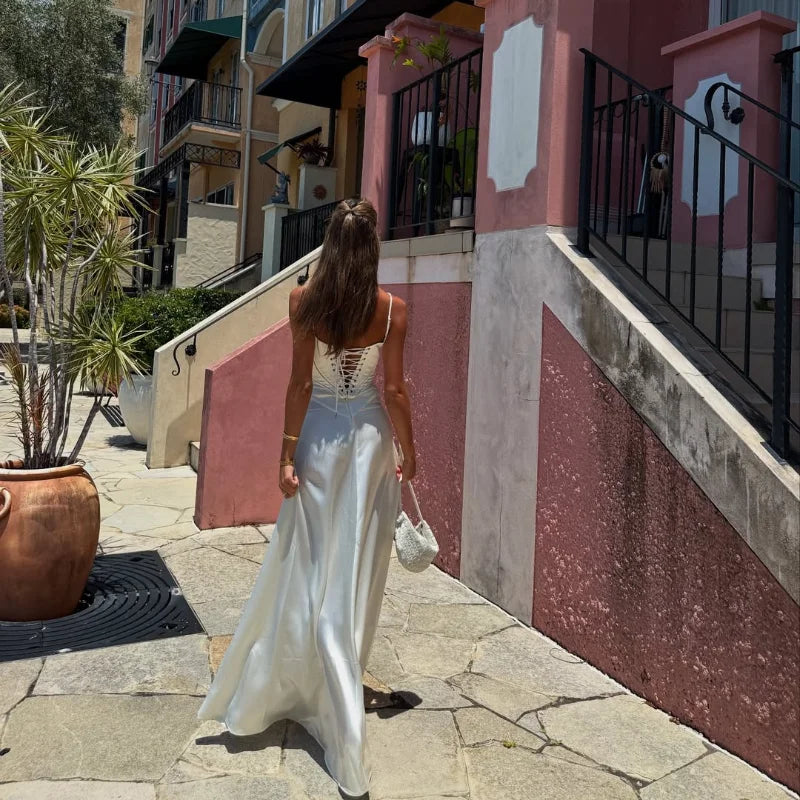 Robe longue élégante à lacets