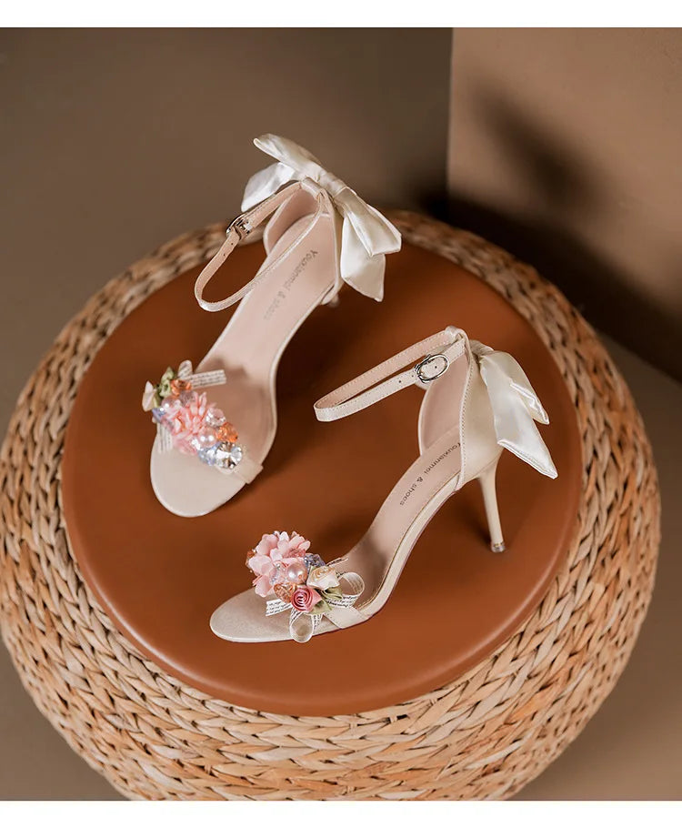 Escarpins à bout ouvert en satin pour femmes